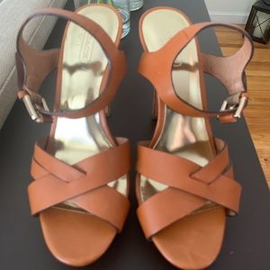 Size 7 barely used beautiful Coach heels